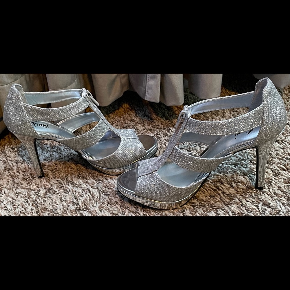 Fioni Sparkly Zip Up Silver Heels Women's Size 6